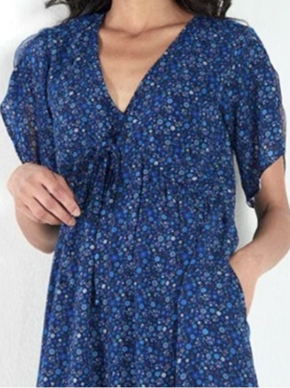 REISTOR FLORAL V- NECK DRESS SIZE MEDIUM SUSTAINABLE COTTON